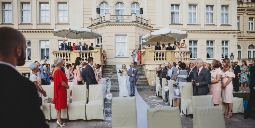 Adrianna Pietrus i Łukasz Krupa wzięli ślub! Ceremonia...