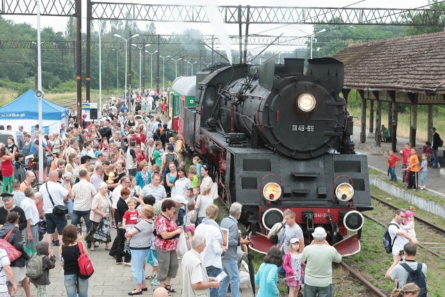 Turystyczny pociąg Galeon w Ustce.