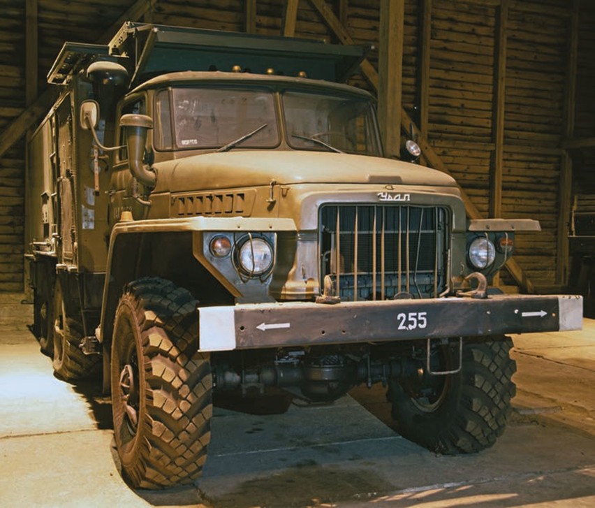 Samochód ciężarowy URAL-375