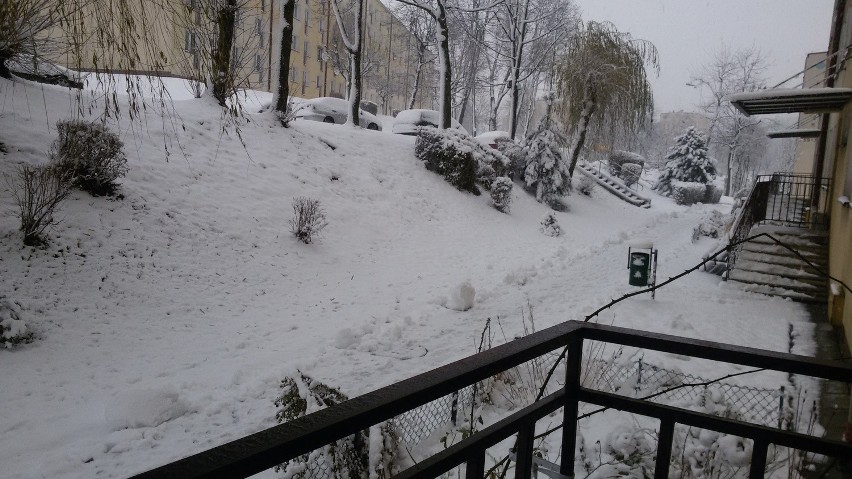 Jastrzębie: Śliska nawierzchnia, miasto zasypane śniegiem