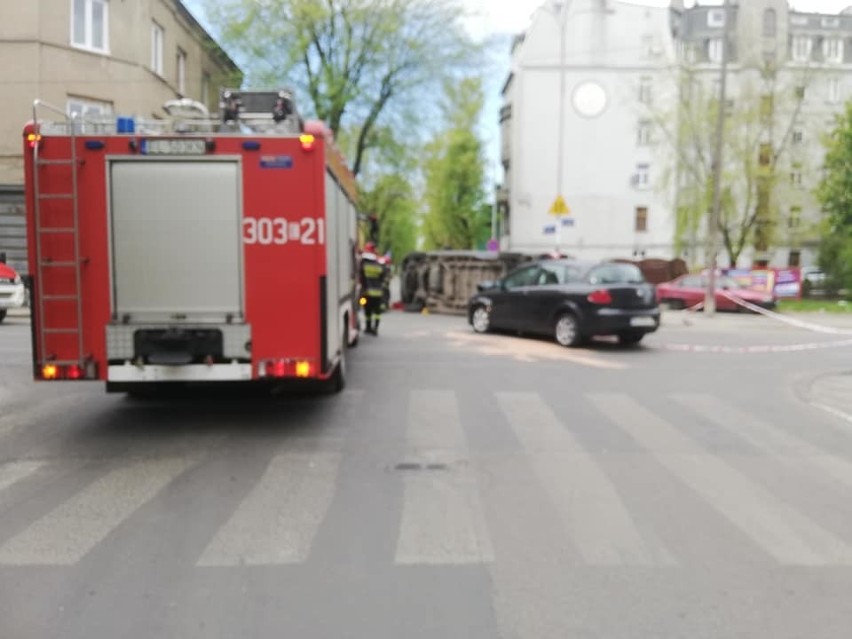 W godzinach popołudniowych na skrzyżowaniu Dowborczyków i...