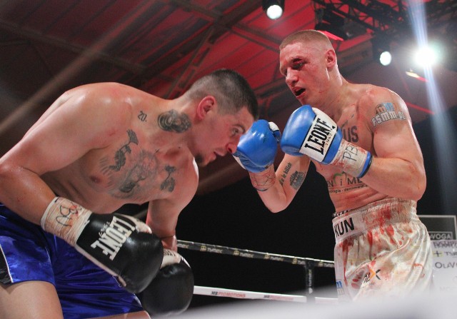 W walce wieczoru gali Olavoga Boxing Night Kamil Kuździeń pokonał Victora Ionascu>>>