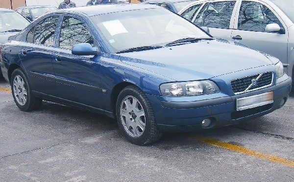 Volvo S60, rocznik 2002, silnik diesla 2,4 litra, sprowadzony z Niemiec, przebieg 162 tys. km, cena 28.600 zł plus opłaty (fot. Czesław Wachnik)