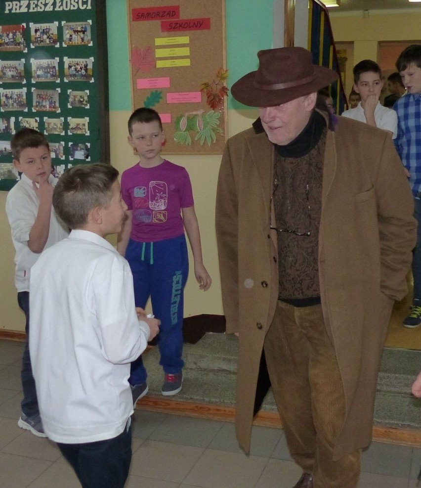 Olbrychski i Damięcki w suchedniowskiej szkole