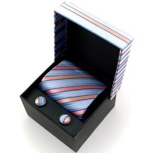 Krawat to bardzo dobry i prosty sposób na prezent dla ojca.