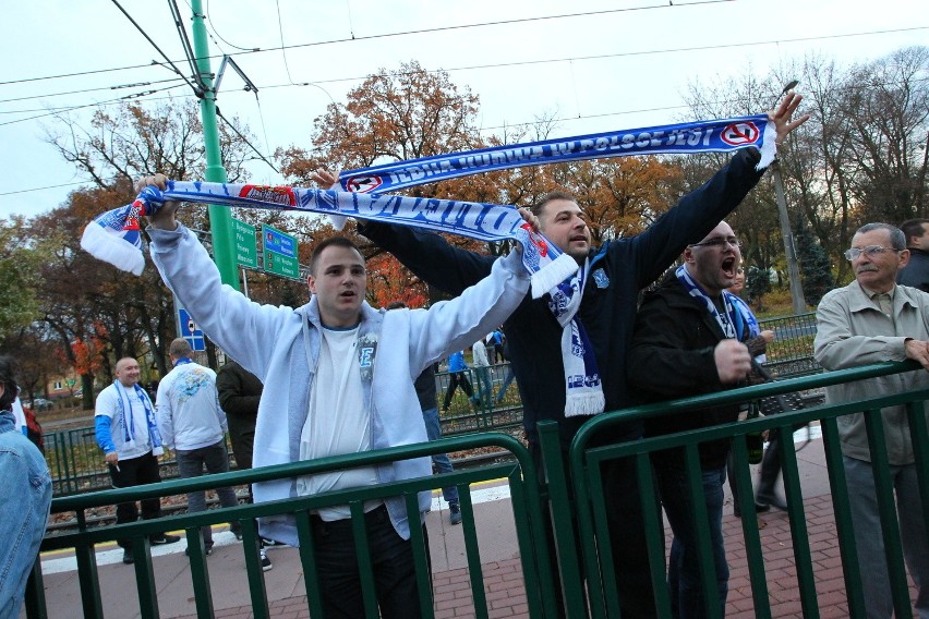 Kibice Lecha Poznań idą ulicami miasta na stadion!