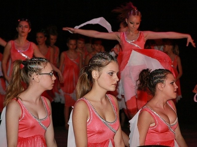 Aż 20 zespołów wystartowało w powiatowych Prezentacjach Dziecięcych i Młodzieżowych Zespołów Tanecznych, które odbyły się  w Międzyrzeczu. Laureatkami zostały m.in. tancerki zespołu Gold.