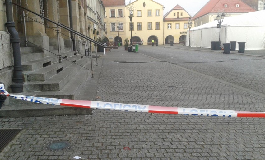 Alarm bombowy na rynku w Tarnowskich Górach. Na miejscu interweniowali pirotechnicy