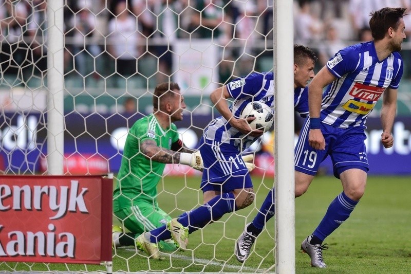 Piłkarska ekstraklasa.  Legia Warszawa  bliżej  tytułu