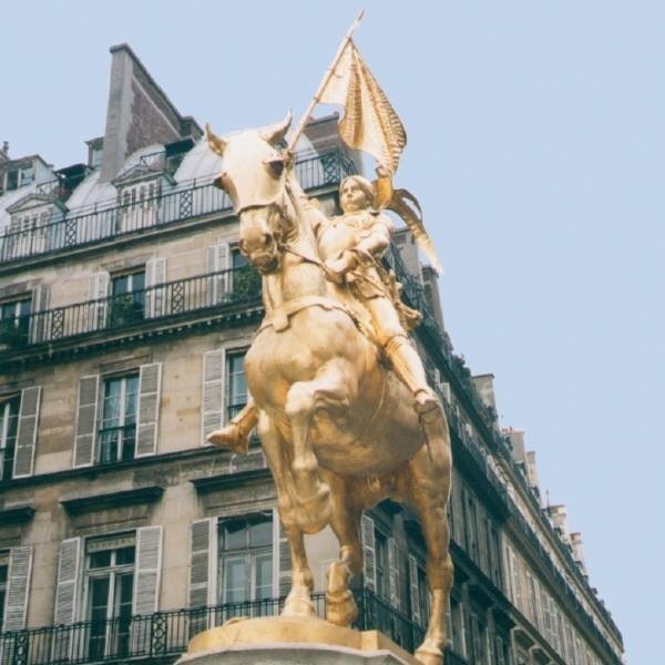 Pomnik Joanny d'Arc w Paryżu.
