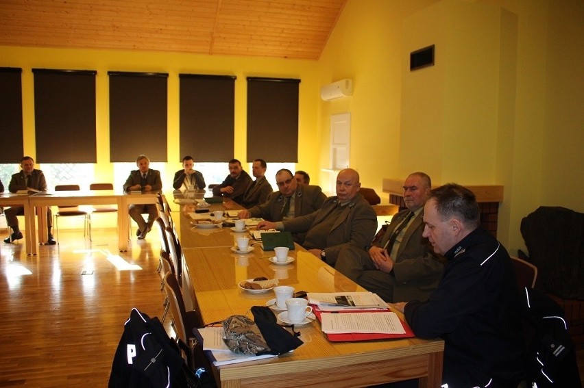 Toruńscy policjanci szkolili leśników [zdjęcia]