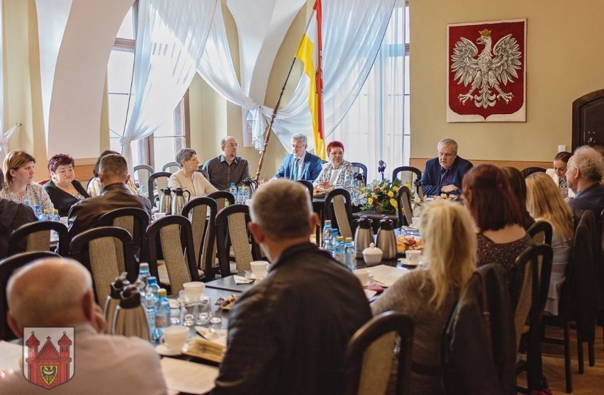 Burmistrz Świebodzina spotkał się z sołtysami oraz przewodniczącymi zarządów osiedli. Rozmawiano o problemach i potrzebach mieszkańców