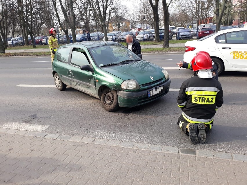 Wypadek przy placu Orląt Lwowskich. Skręcał w lewo, wbrew zakazowi