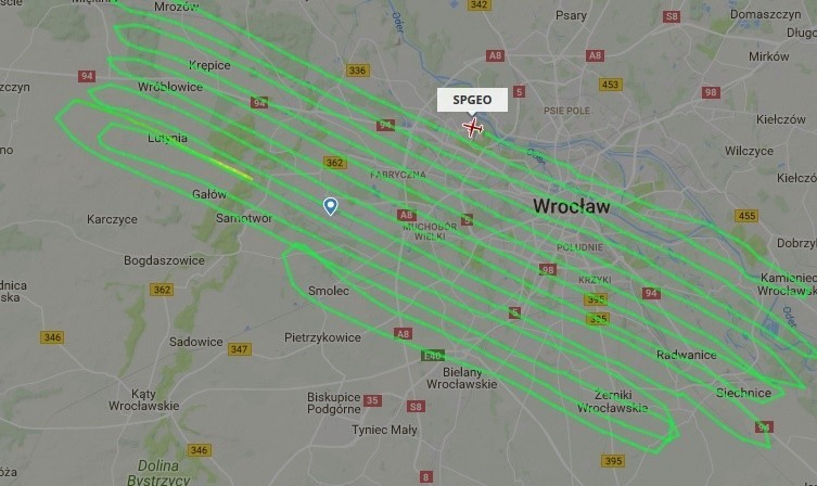 Samolot od piątku krąży nad Wrocławiem. Co się dzieje?