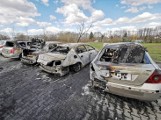 Pożar samochodów na Rubinkowie w Toruniu. Auta spłonęły na parkingu