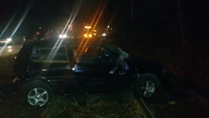 Sosnowiec: samochód dachował na ulicy Baczyńskiego i zatarasował torowisko [ZDJĘCIA]