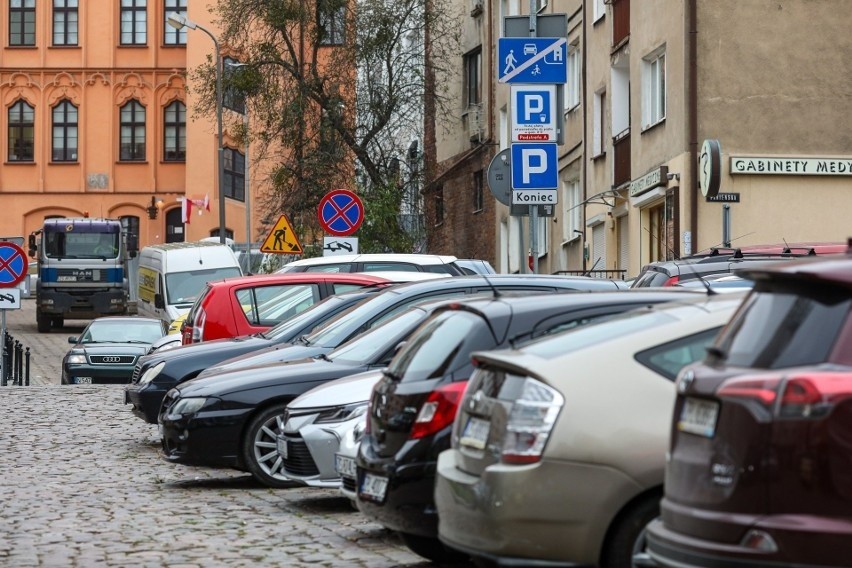 Parkowanie na Podzamczu w Szczecinie