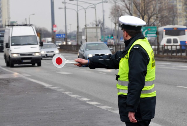 Doświadczeni inspektorzy wojewódzkiej inspekcji transportu drogowego wiedzą dokładnie, które auta trzeba skontrolować.