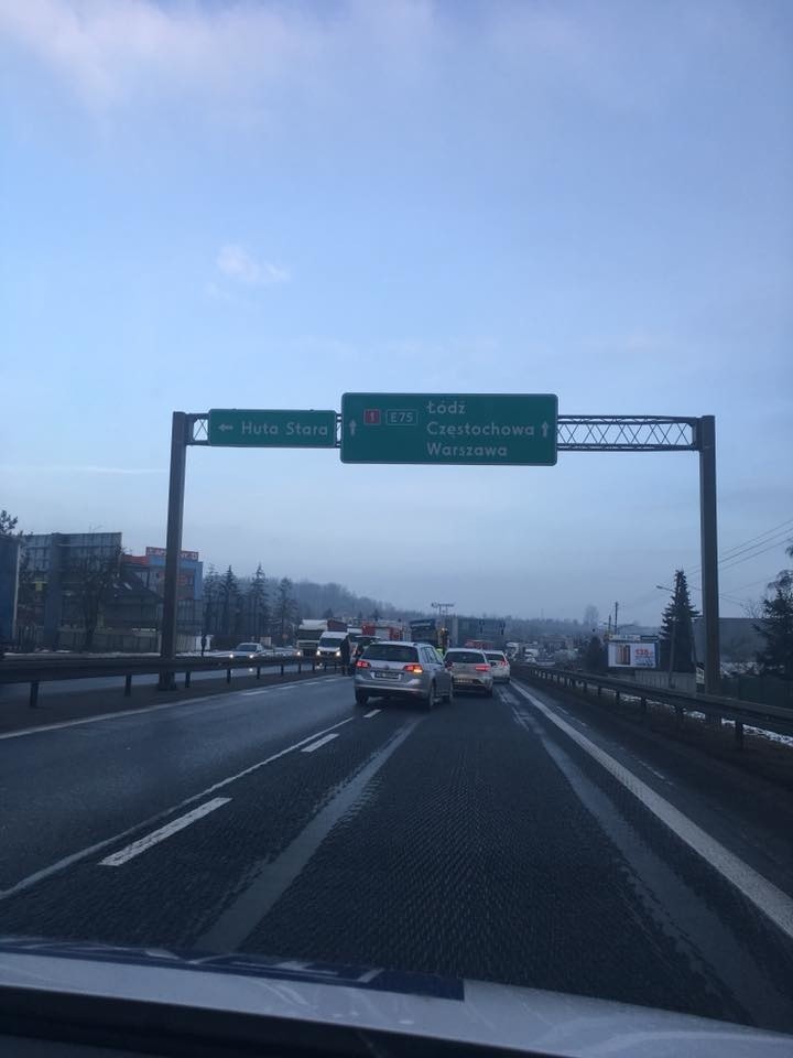 Wypadek ciężarówek na DK 1 we Wrzosowej ZDJĘCIA Trasa Katowice - Warszawa była zablokowana