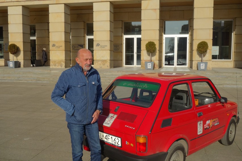 W garażu Sławomira Wysmyka stoi kilka samochodów. Oprócz...