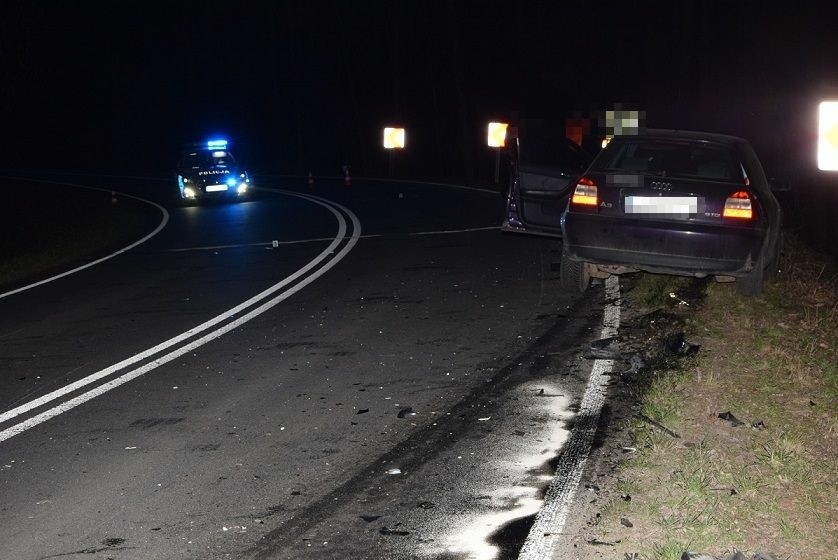 Groźnie wyglądający wypadek w Witulinie. 18-letni motocyklista zderzył się z audi. Zdjęcia