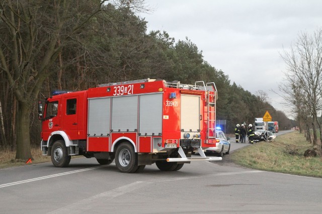 Wypadek na DK nr 10 w Przyłubiu. Zderzyły się trzy auta.