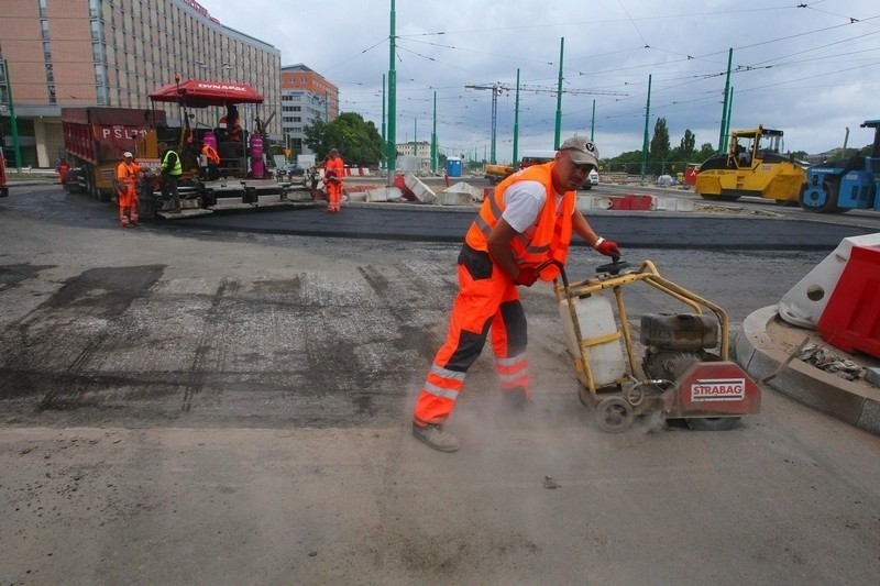 Remont Kaponiery w Poznaniu: Nowa nawierzchnia ciężki sprzęt...