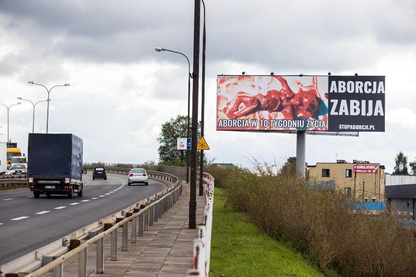 Kontrowersyjne billboardy antyaborcyjne w Warszawie 