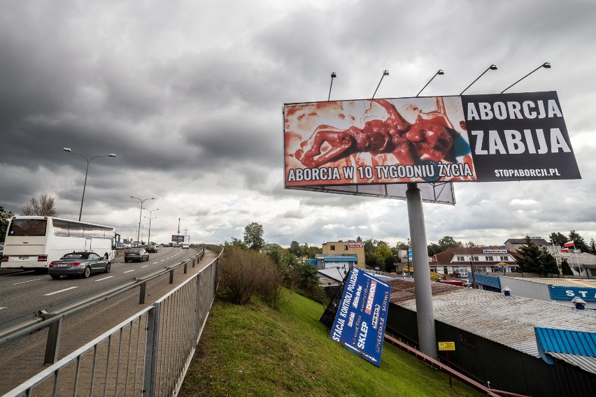 Kontrowersyjne billboardy antyaborcyjne w Warszawie 