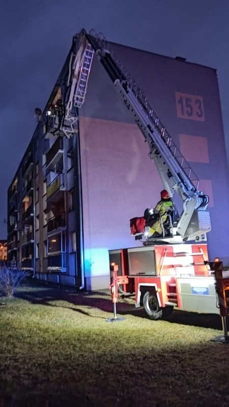 Wichura w powiecie wyszkowskim (29-31.01.2022). Zerwane dachy, połamane drzewa. Na szczęście nikt nie ucierpiał. Zdjęcia