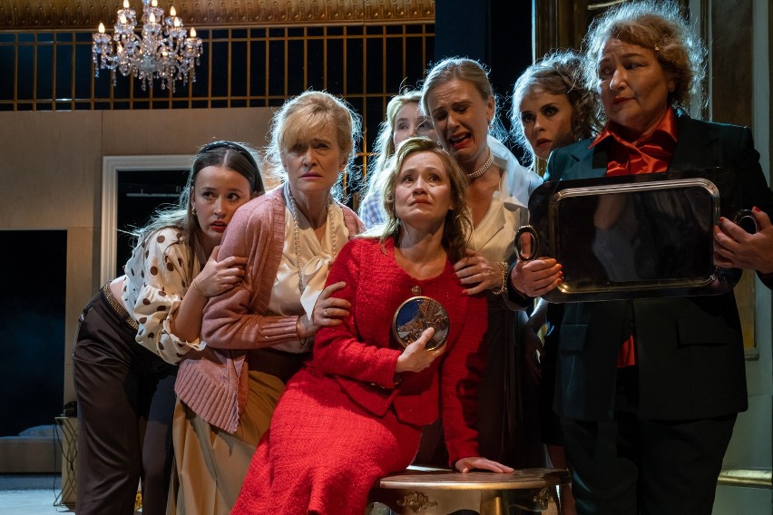 Osiem kobiet sylwestrową porą w Teatrze Horzycy. Tak świętowano koniec roku
