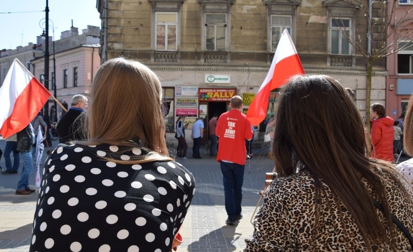 Członkowie Kukiz'15 w Lublinie przypominają, że marzy im się zmiana konstytucji (ZDJĘCIA)