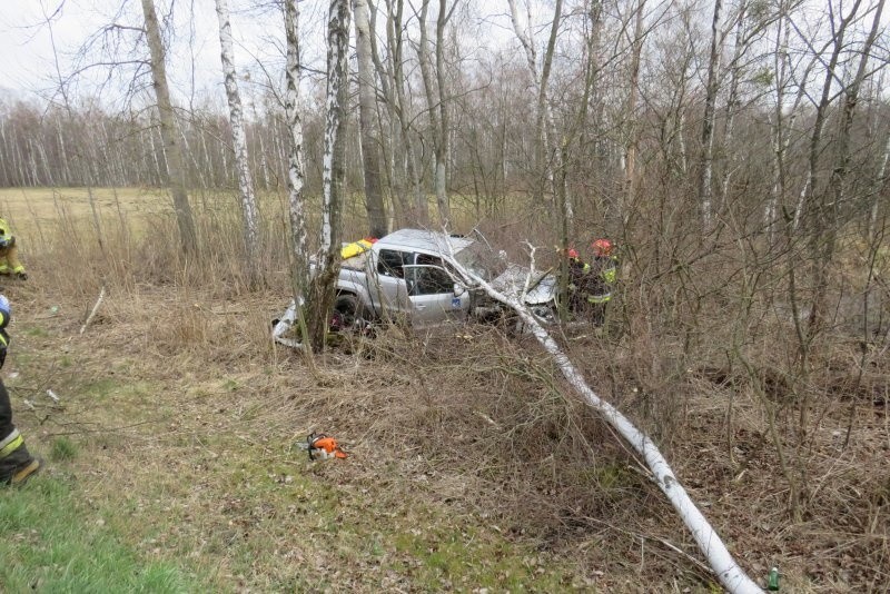 Pisz: Wypadek na drodze krajowej nr 63. Kobieta z niewiadomych przyczyn zjechała do rowu 