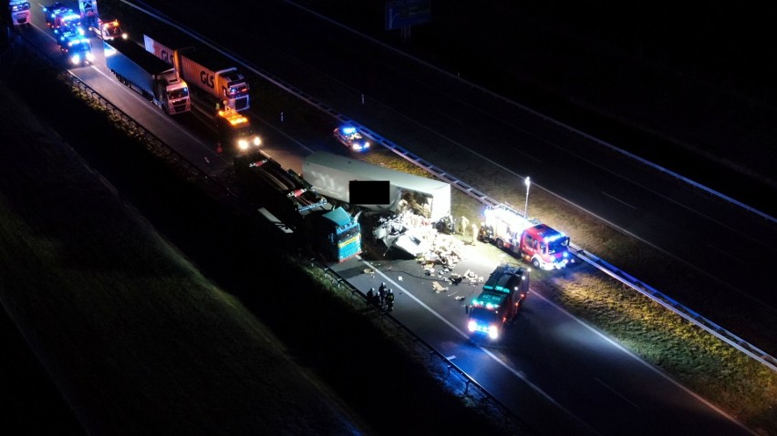 Wypadek z udziałem ciężarówek pod Włocławkiem. Zderzyły się trzy samochody [zdjęcia]