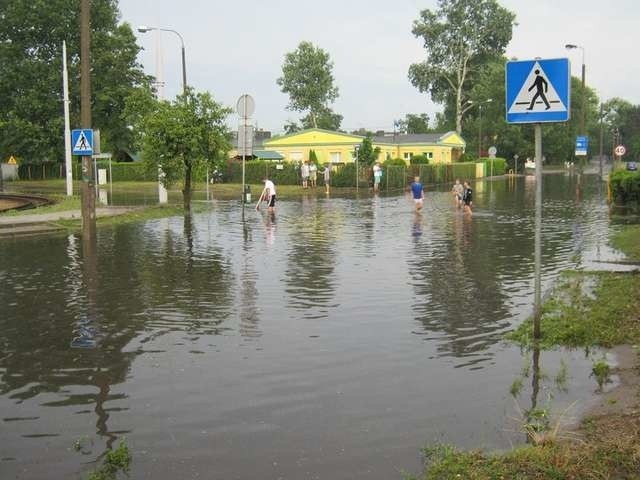 Skrzyżowanie Szpitalnej z Glinki po przejściu burzy