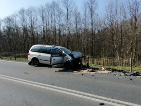 DK 75 Brzesko. Wypadek z udziałem dwóch samochodów, trzy osoby ranne, droga była zablokowana [ZDJĘCIA]