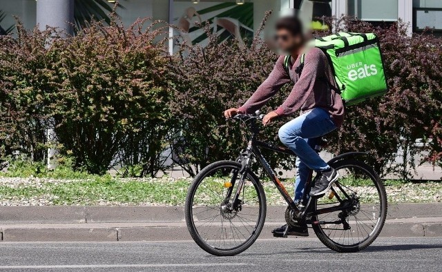 Hindusi w Warszawie wcale nie przejęli Uber EATS, ale są w mieście najbardziej widoczni