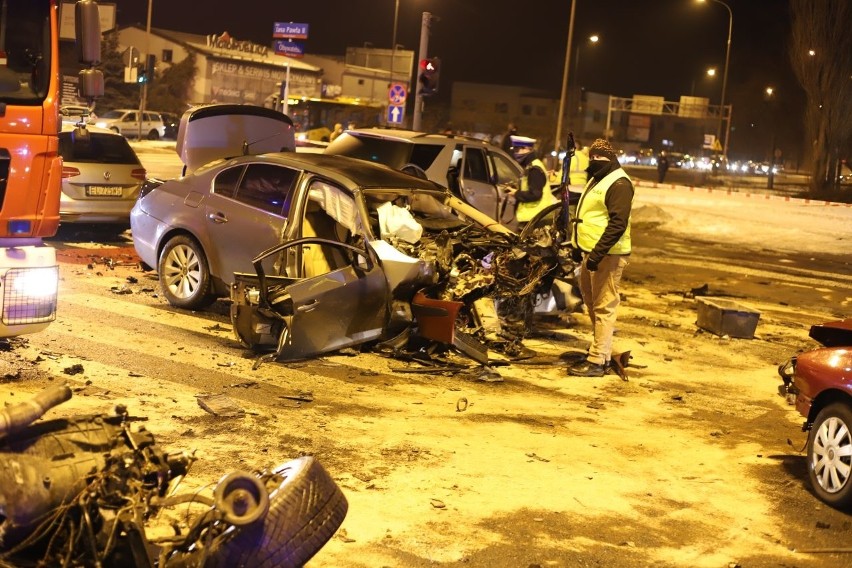 Do 8 lat więzienia grozi 28-letniemu kierowcy bmw, które w...