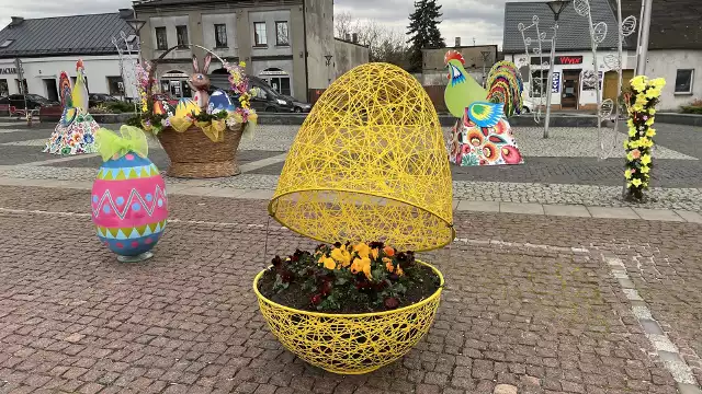 Czeladzki rynek i Plac Viannay'a wypełniły się wielkanocnymi ozdobami Zobacz kolejne zdjęcia/plansze. Przesuwaj zdjęcia w prawo naciśnij strzałkę lub przycisk NASTĘPNE