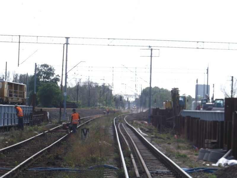 Wrocław: Rozbierają stary wiadukt na Starogroblowej (ZDJĘCIA)