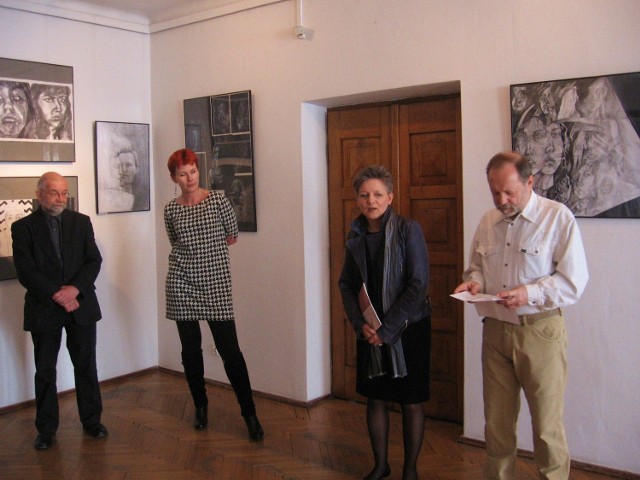 dee Biennale przypomniała Bożena Marczykowska, dyrektor Zespołu Sztuk Plastycznych.