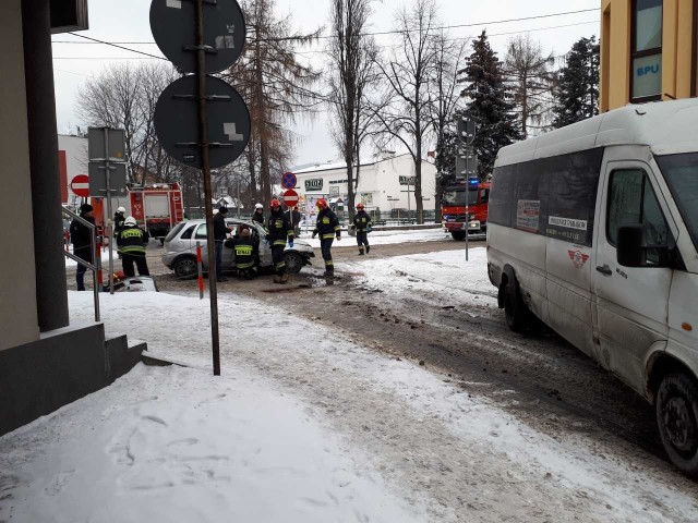 Tak wyglądała jedna z ostatnich kolizji - w busa uderzyła osobówka