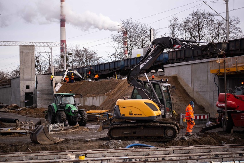 Kolejny etap budowy trasy tramwajowej na Popowice. Zobacz co teraz robią!