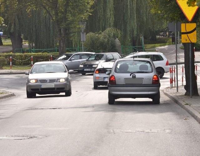 Najtrudniej wyjechać w lewo  z ul. Kościuszki i Słowackiego. Rondo rozwiąże ten problem, ale dopiero za dwa lata