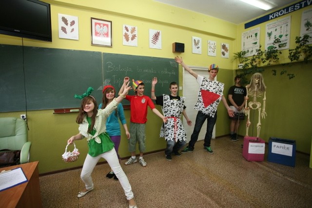 Na małych gości czekał teatrzyk