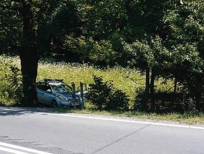 W sobotę niewybuchy przeniesiono do lasu. Policjanci pilnowali tego miejsca dzień i noc. Fot. Jolanta Białek