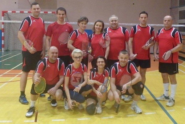 Feniks Łopuszno w komplecie. Drużyna właśnie rozpoczęła kolejny sezon w amatorskiej lidze badmintona.