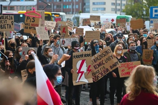 W poniedziałek (2 listopada) protestujący zablokują główne wrocławskie ulice i place! Przygotujcie się na utrudnienia