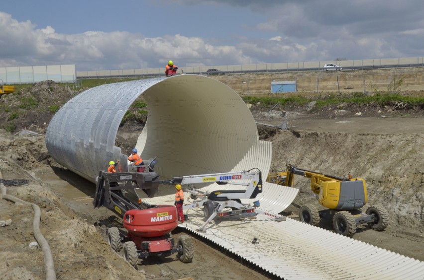 Tak powstaje autostradowy Węzeł Niepołomice. Drogą pojedziemy w 2020 roku [ZDJĘCIA]