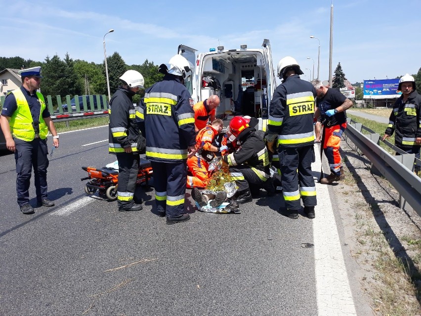 Wypadek w Głogoczowie na zakopiance. Trzy osoby zostały ranne, lądował śmigłowiec LPR